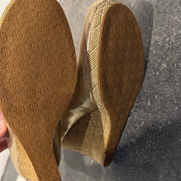 Lilly Pulitzer Gold Wedge Heels - Picture 6 of 6